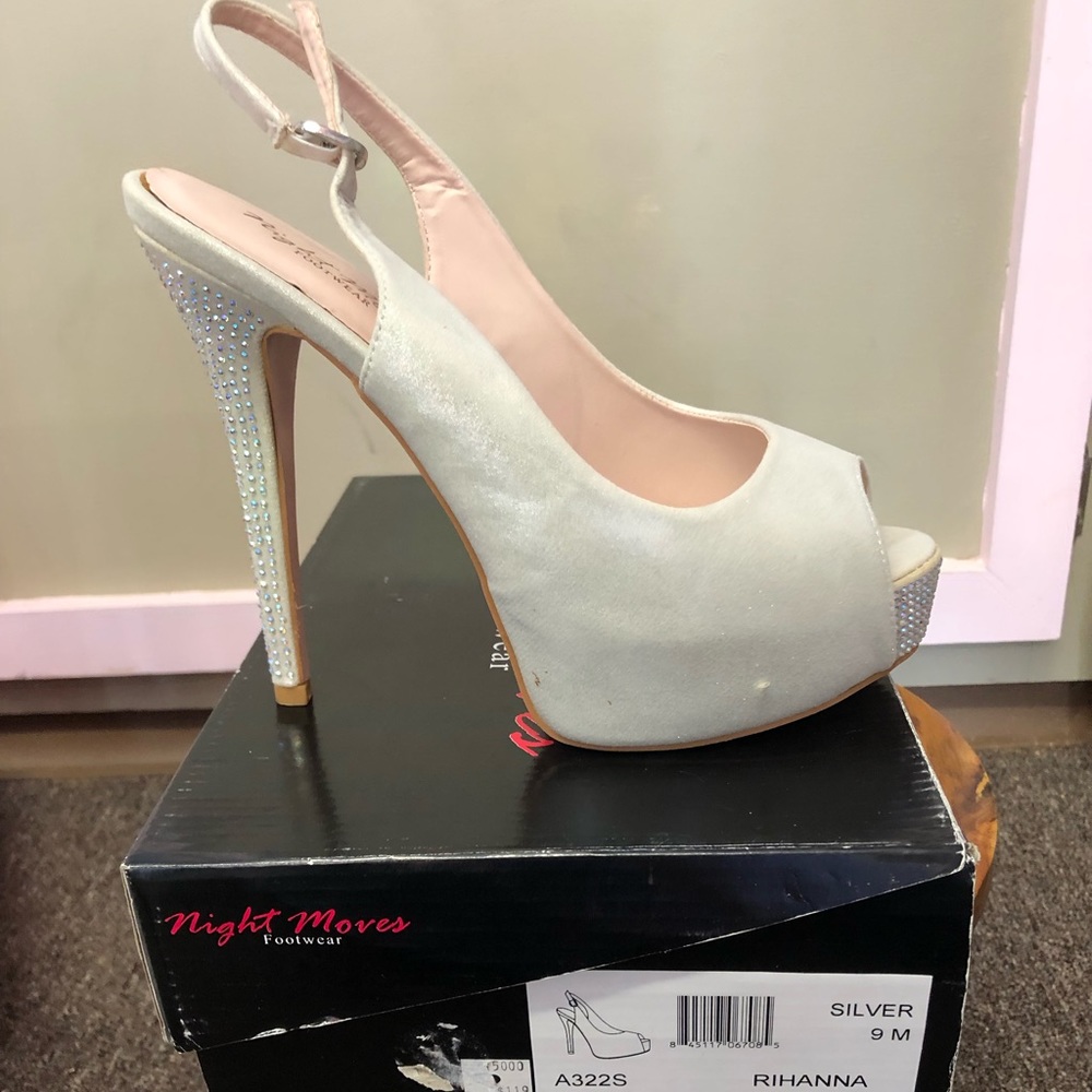 The “Rihanna” Shoe by Night moves by Allure size 9 Silver